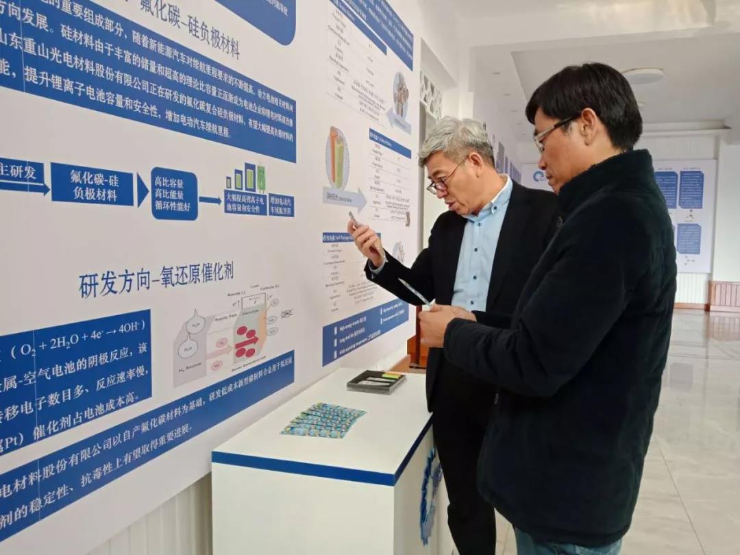 市電子信息和機械裝備產業發展中心領導蒞臨集團公司調研指導工作66