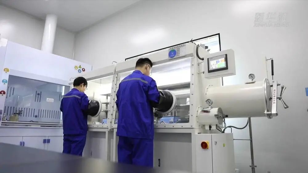 新華社報道: 重山光電科技創新引領傳統產業向“新”向“高”